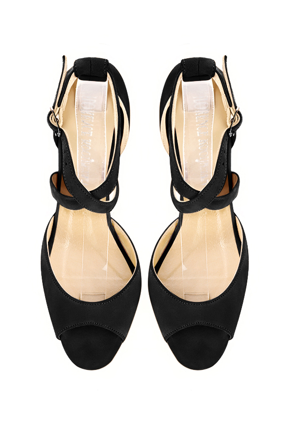 Women's matt black elegant sandals closed at the back with crossed straps. Square toe. Medium comma heels - Top view